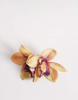 DesignB London DesignB London fabric flower hair claw clip in amber rust-Orange