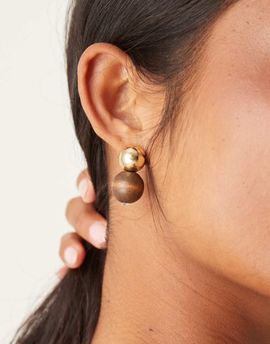 DesignB London DesignB London gold and wood style drop earrings in gold tone