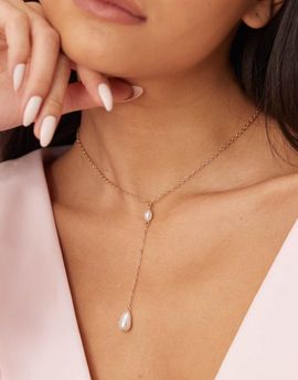 DesignB London DesignB London lariat necklace with pearl pendant in gold