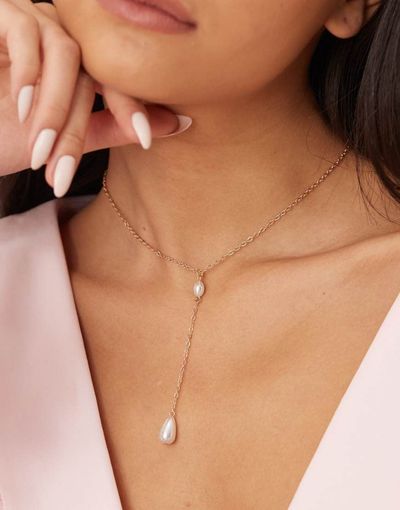 DesignB London DesignB London lariat necklace with pearl pendant in gold