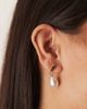 DesignB London DesignB London minimal pearl drop earrings in gold - 2