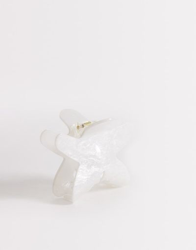 DesignB London DesignB London pearlescent starfish hair claw clip in white