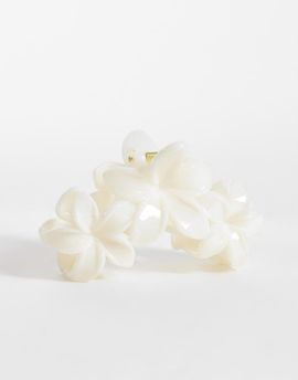 DesignB London DesignB London triple flower hair claw in pearly white