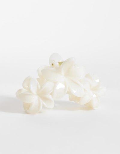 DesignB London DesignB London triple flower hair claw in pearly white