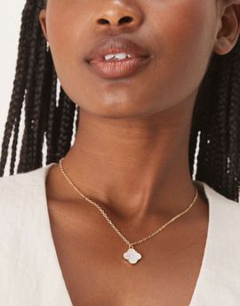 DesignB London DesignB London white stone clover pendant necklace in gold tone