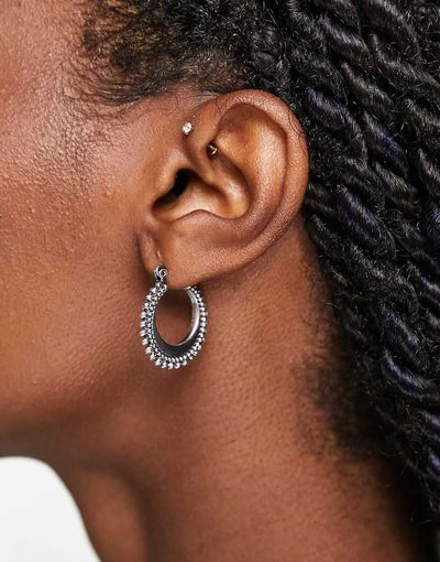 DesignB London DesignB texture hoop earrings in silver tone