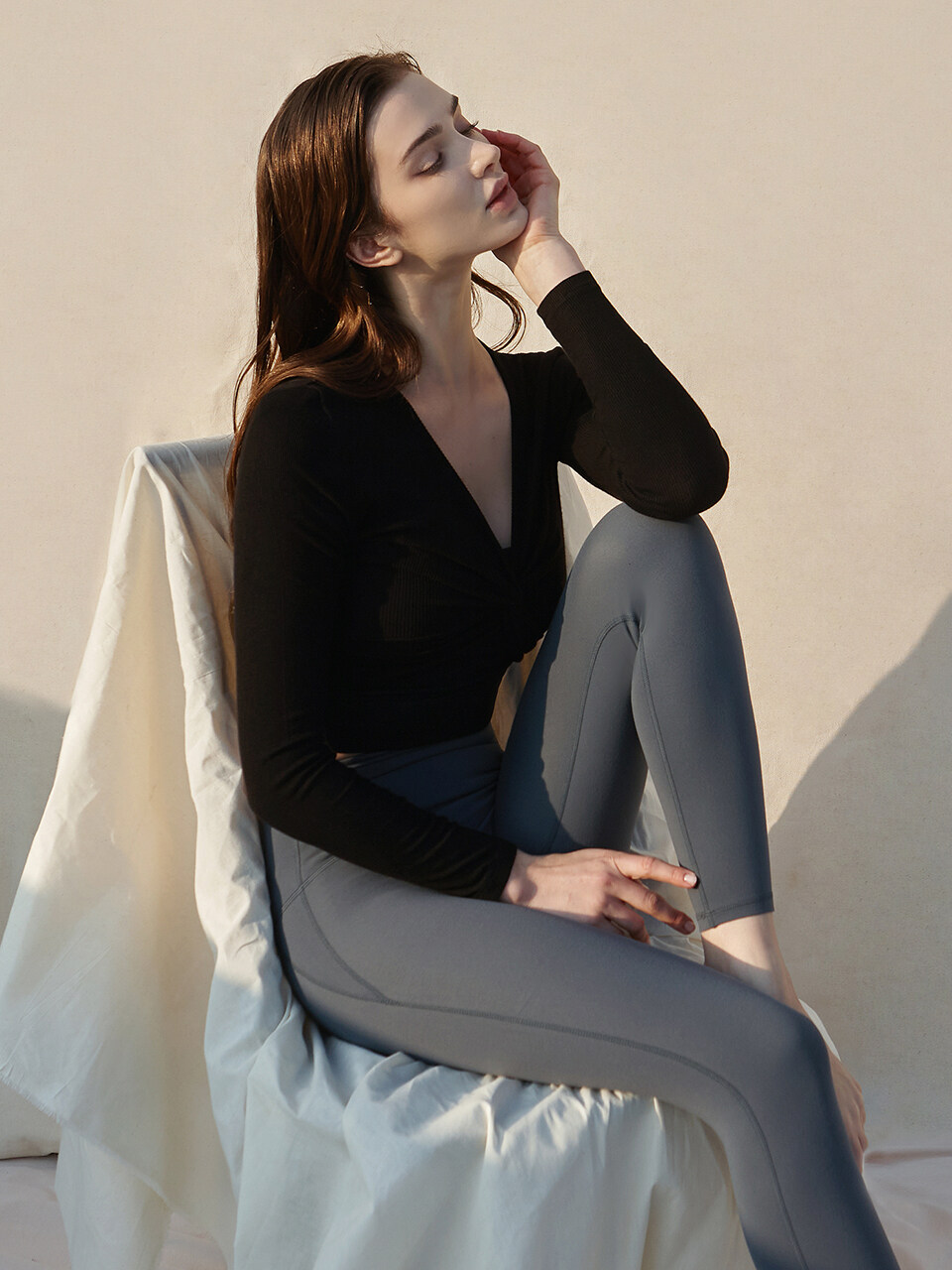 DEVIWEAR Point Twist Crop Top (Black)
