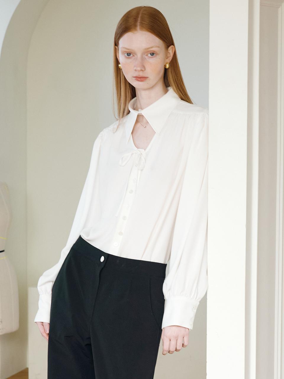 DEW E DEW E Neck Open Choker Style Blouse [Ivory]