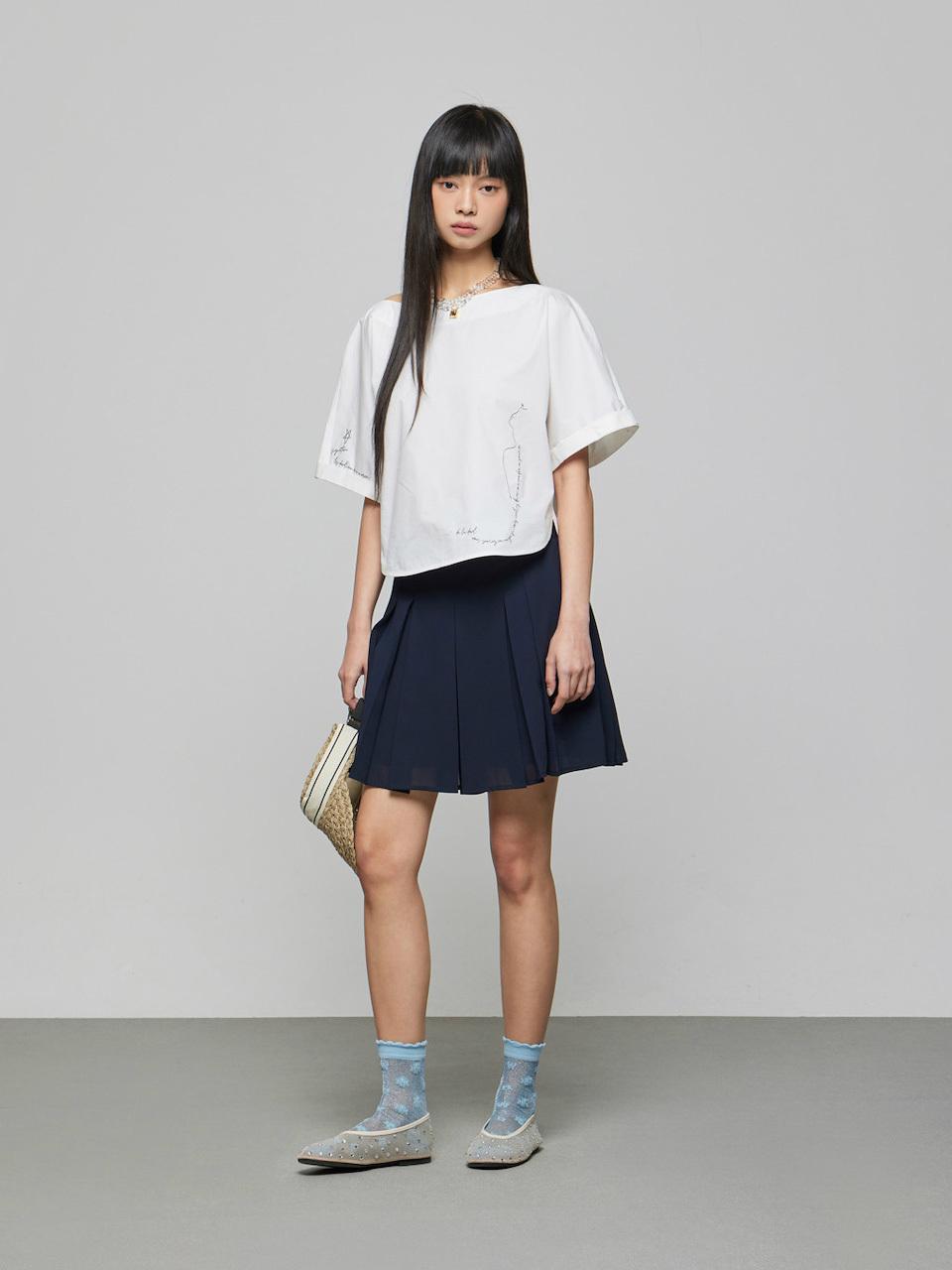 DEWL Drawing Embroidery Boat Neck Blouse [WH] (D252MSC049)