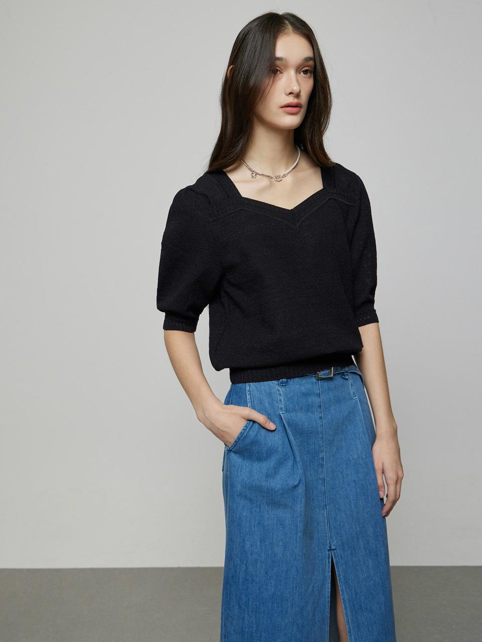 DEWL Heart Neck Volume Sleeve Pullover Sweater (D252KSK234) [BK]