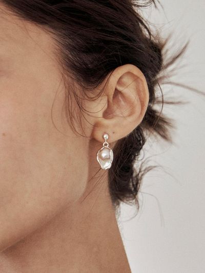 Dewy desert Persona Pearl Earring (L)