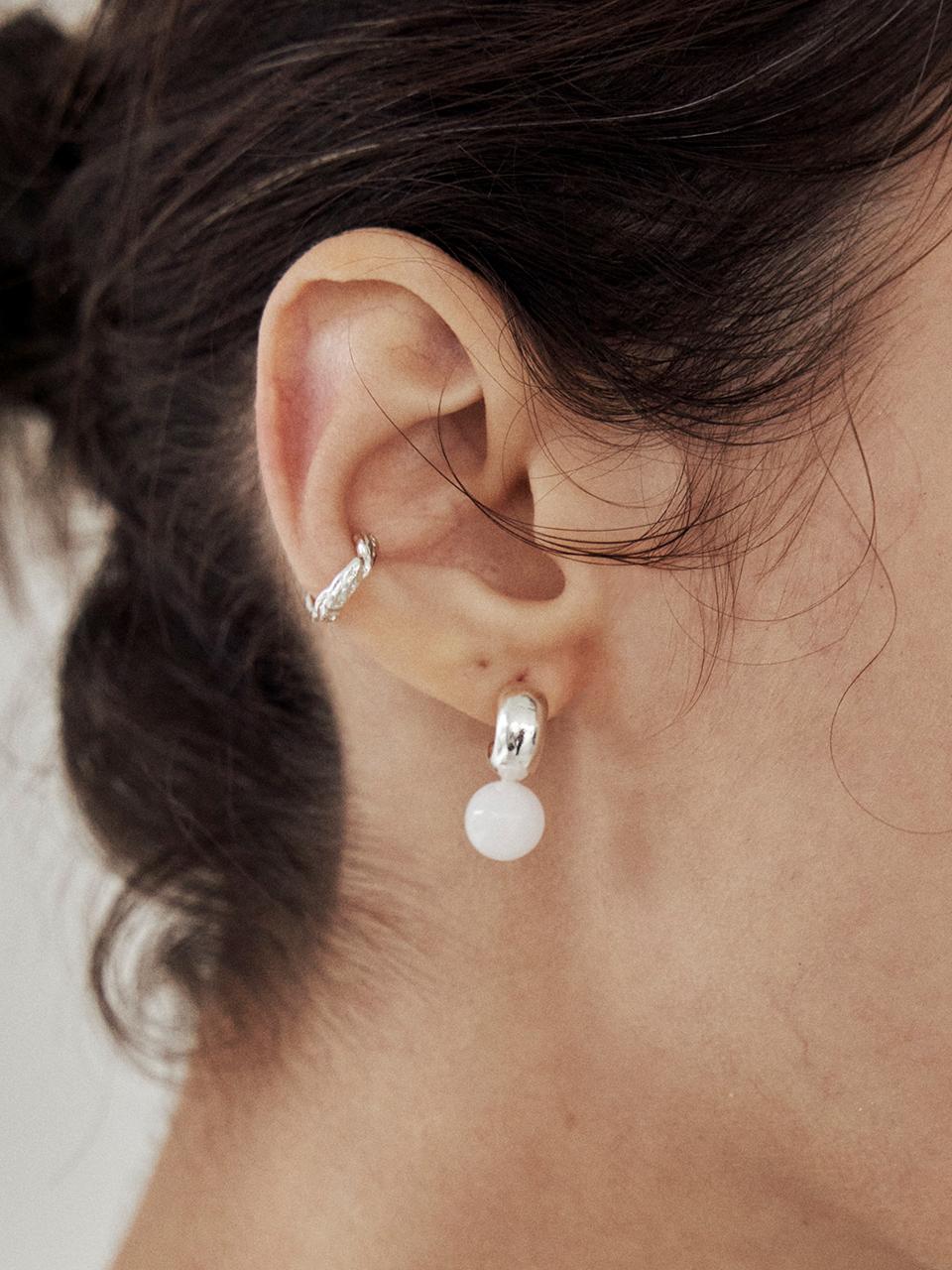 Dewy desert Volume Ball Hoop Earring_White JAde
