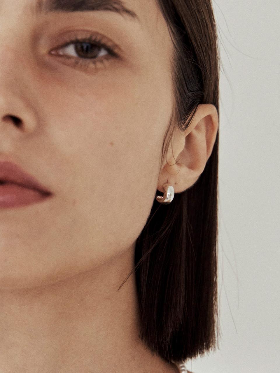 Dewy desert Volume Mini Hoop Earring