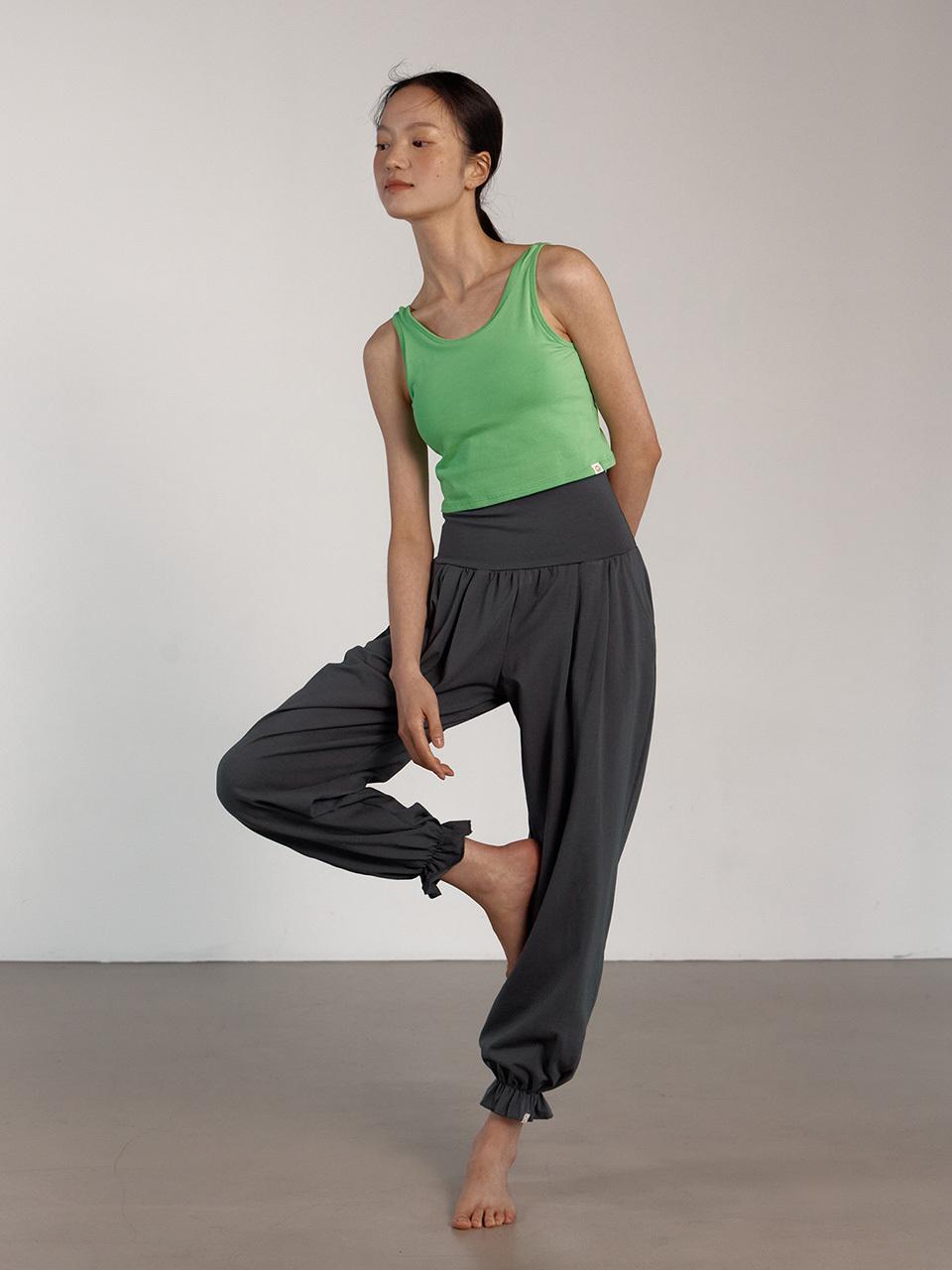 dhyani Sweet Shirring Jogger Pants [Deep Gray]