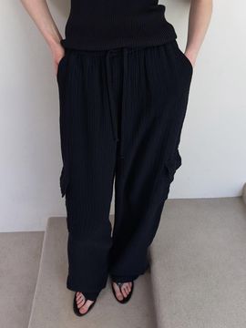 DIAGONAL CRINKLE CARGO PANTS [black]