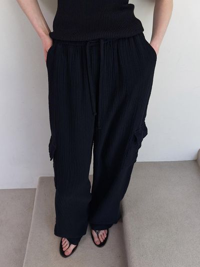 DIAGONAL CRINKLE CARGO PANTS [black]