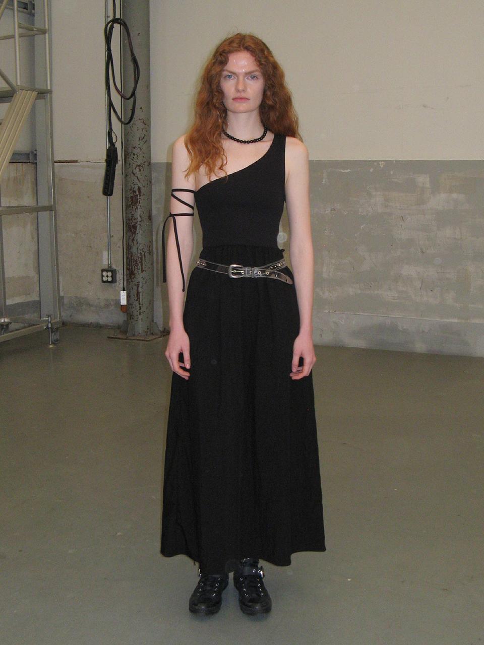 DIAGONAL One Off Shoulder Long Dress_Black