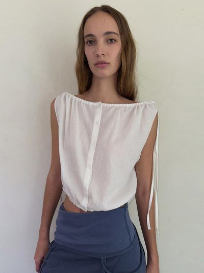 DIAGONAL STRING SLEEVELESS BLOUSE (WHITE)