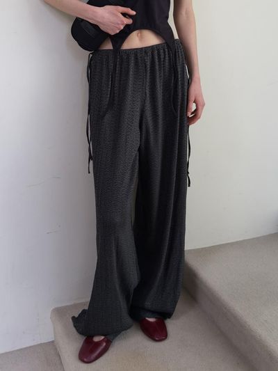 DIAGONAL WRINKLED STRAP WIDE PANTS [black]