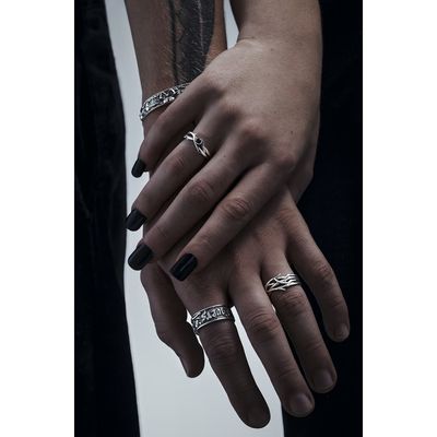 Disturbia Disturbia Rosethorn Thick Sterling Silver Ring 