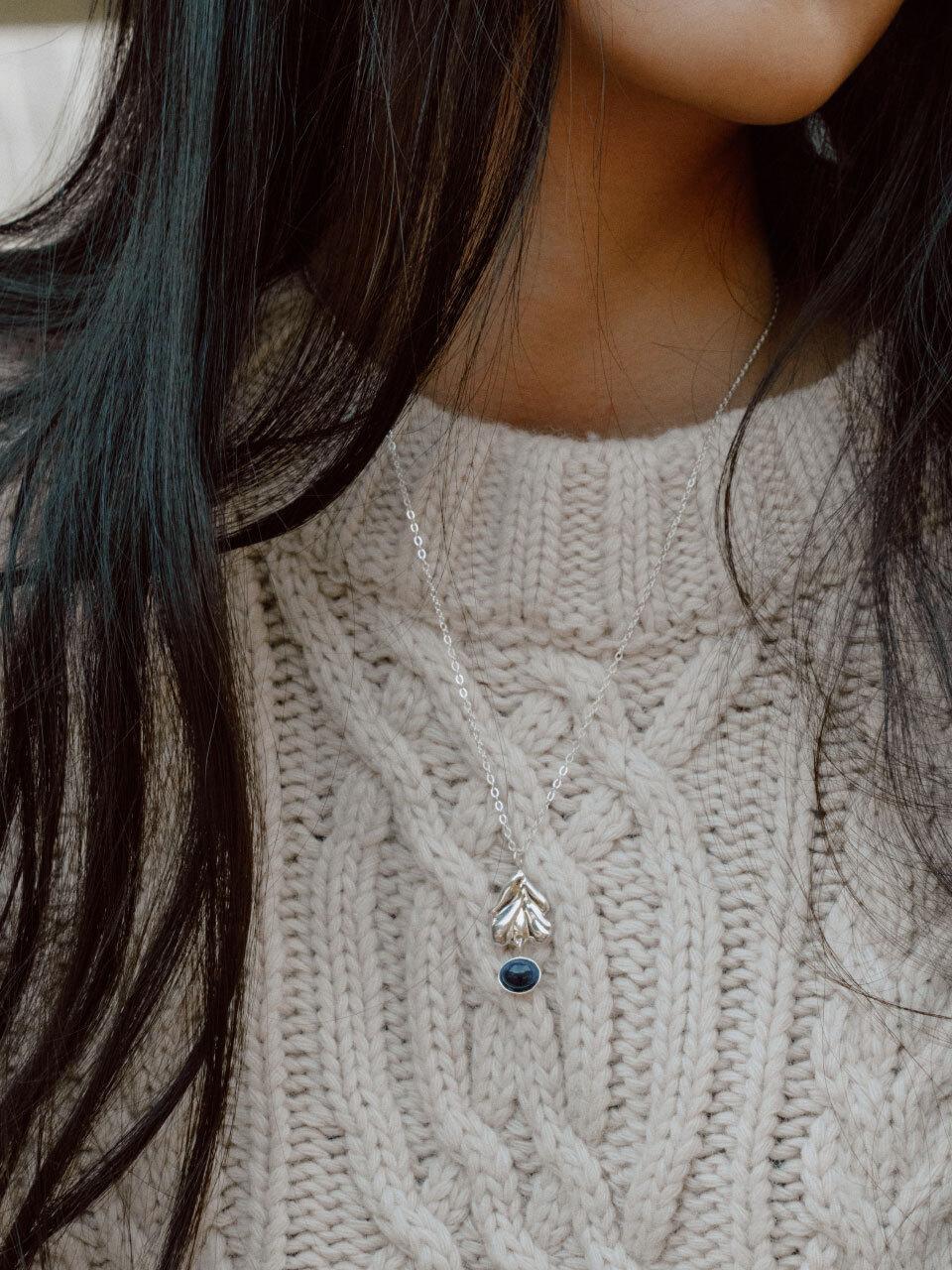 DOL Maple Leaf Necklace [night sky] (03)