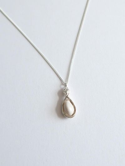 DOL Peanut pendant necklace (DOL lily)