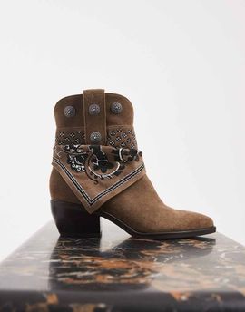 Dolce Vita Dolce Vita Mekala western boots with bandana detail in olive suede-Neutral