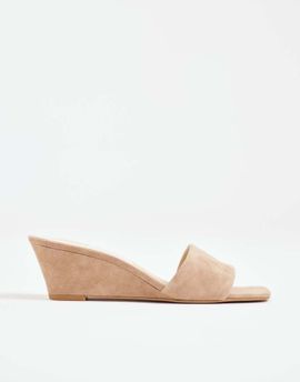 Dolce Vita Dolce Vita Qaily low wedge heeled mules in camel suede-Neutral