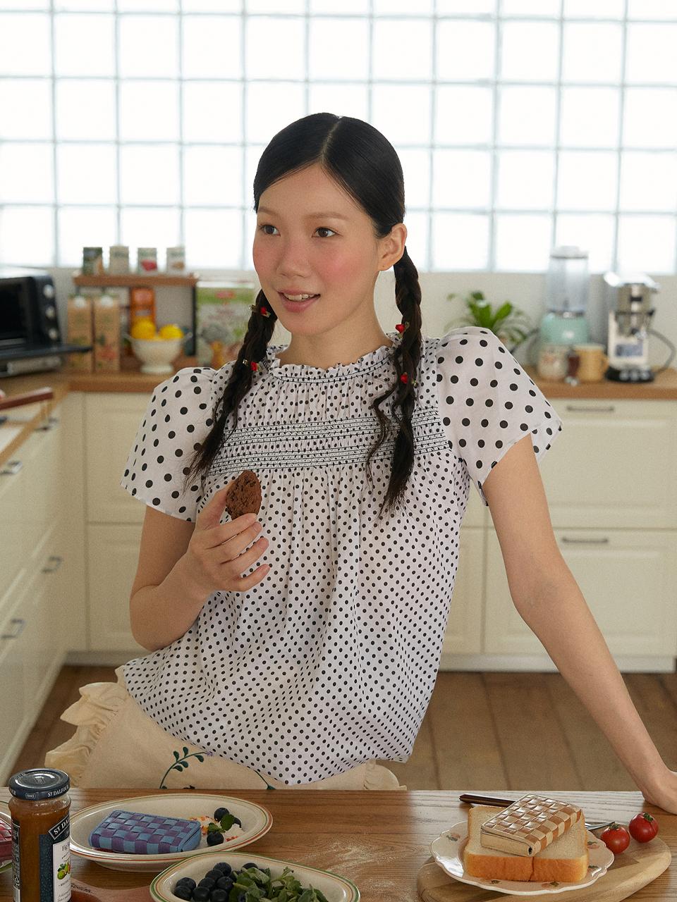 doublequotes Moui Smocking Blouse [Dot]