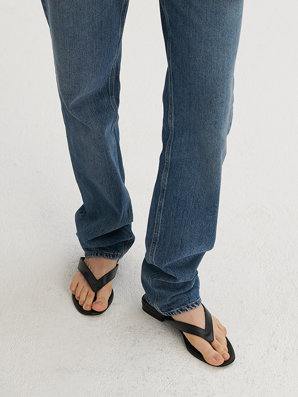 dough Flip-Flop Sandals_Black