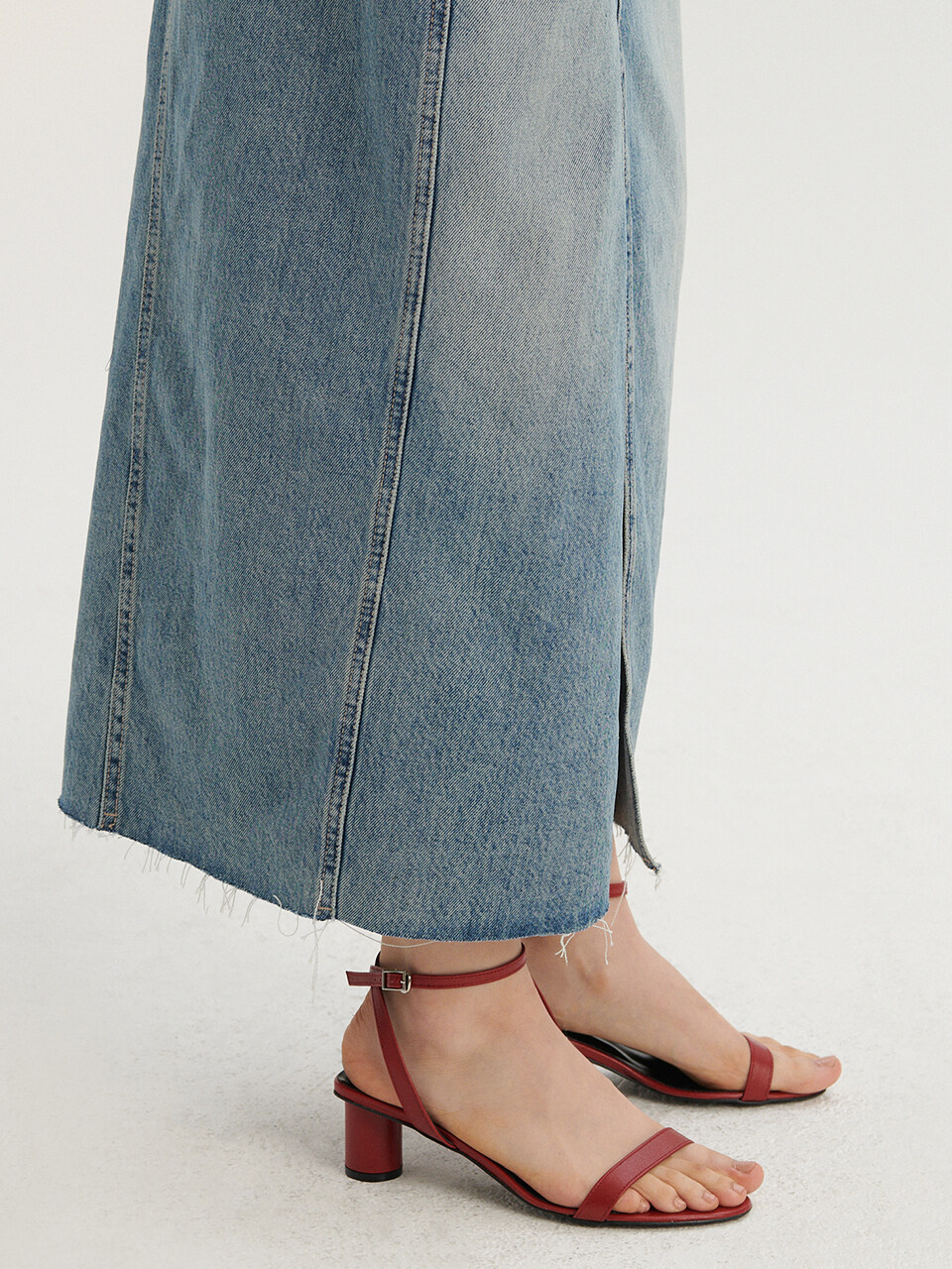 dough Single Strap Sandals_Red