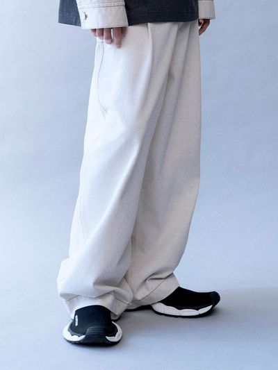 DTHIRTYONE Contrast Stitch Curved Denim Pants (WHITE)