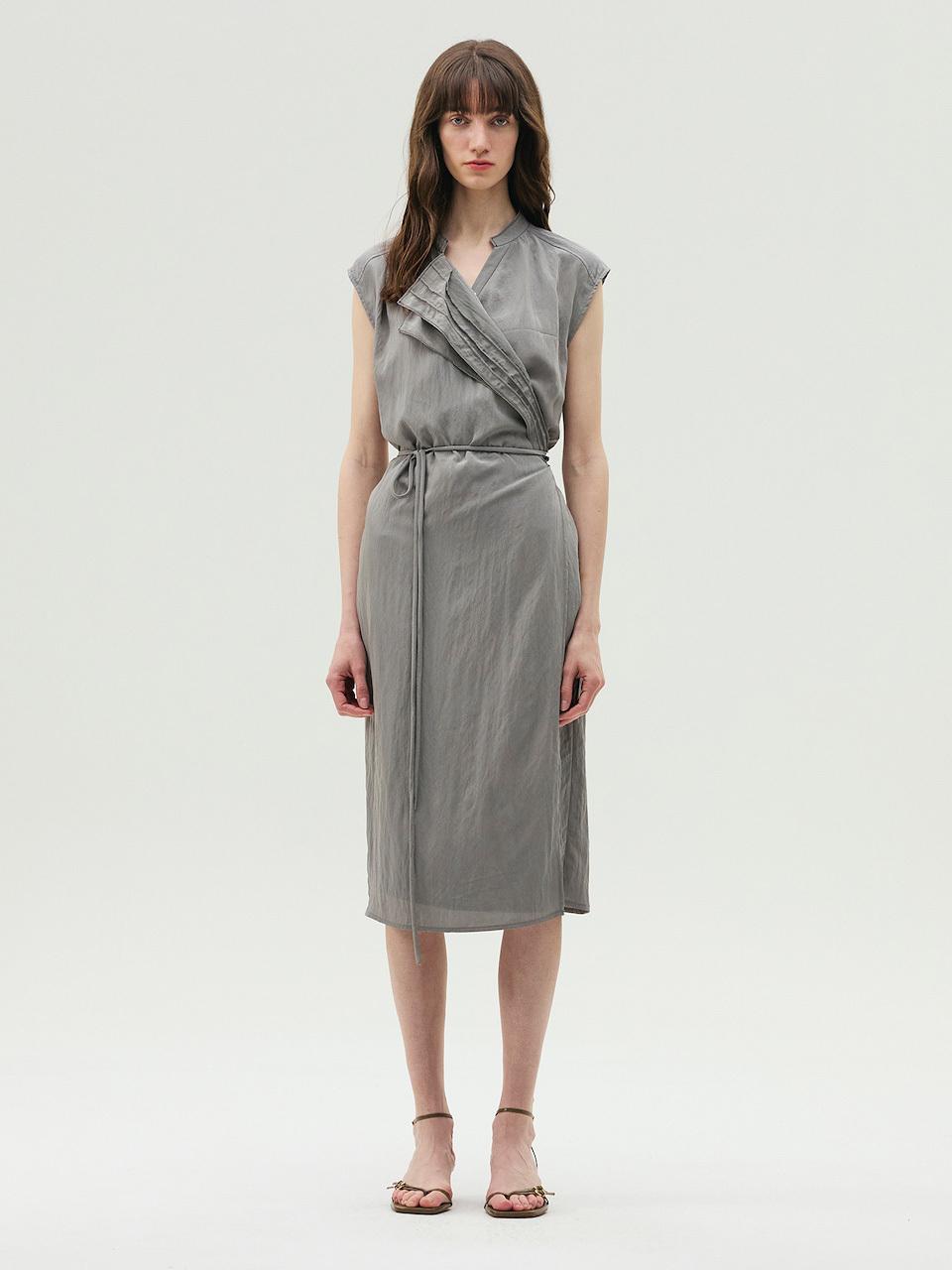 E.B.M (Edition by Michaa) Color-block Embroidered Sleeveless Dress (EMP4WOP030)