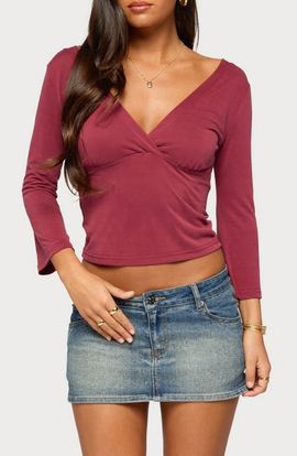 EDIKTED EDIKTED Crossover V-Neck Three-Quarter Sleeve Top