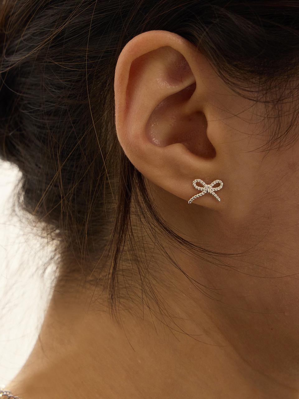 eenie beenie Dot Ribbon Silver Earrings ENJ24EW001