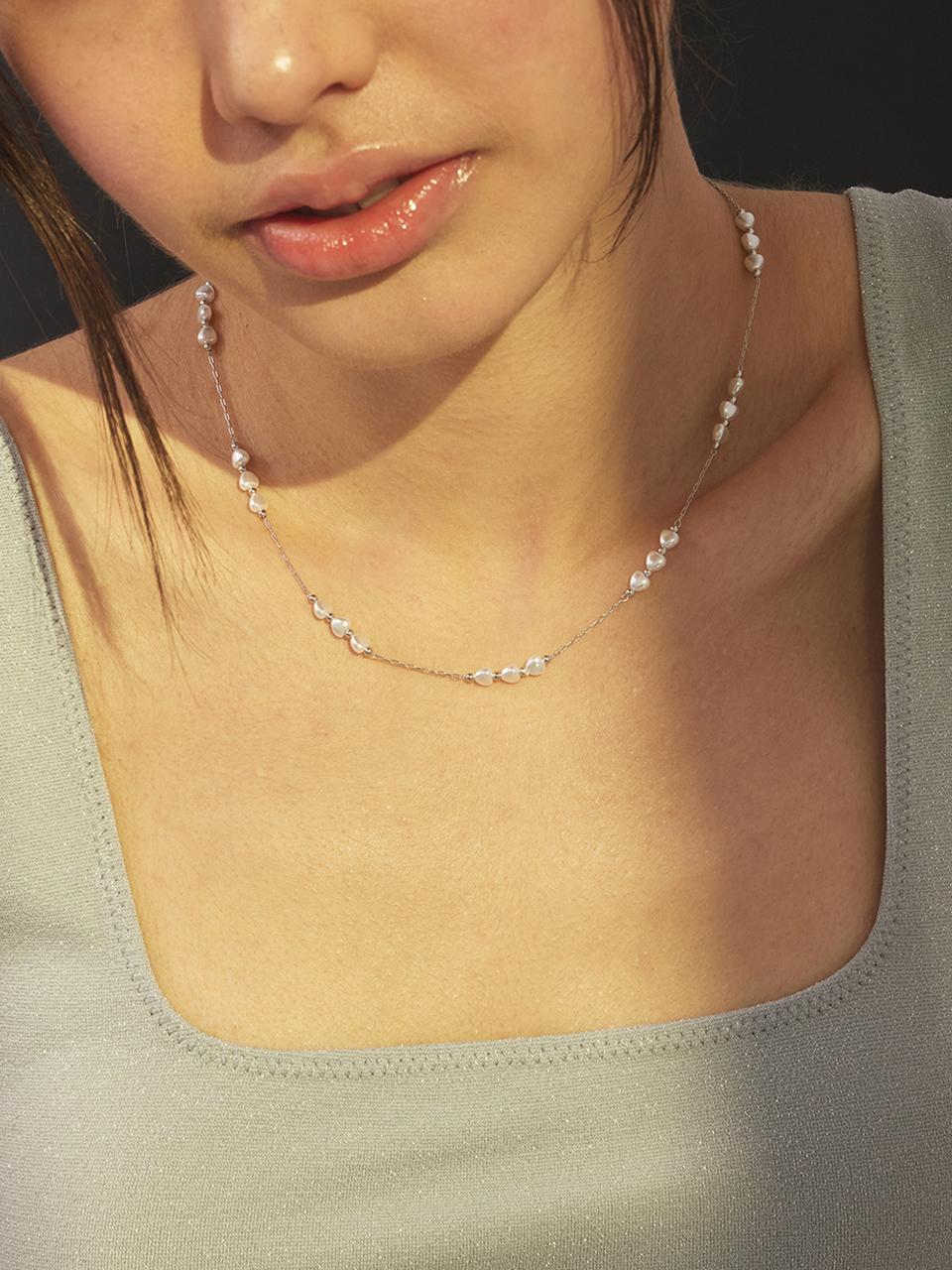 eenie beenie Triple Heart Pearl Necklace ENJ24NW008