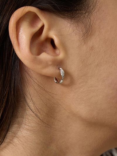 eenie beenie Twisted Pav One-Touch Earring ENJ24EW021