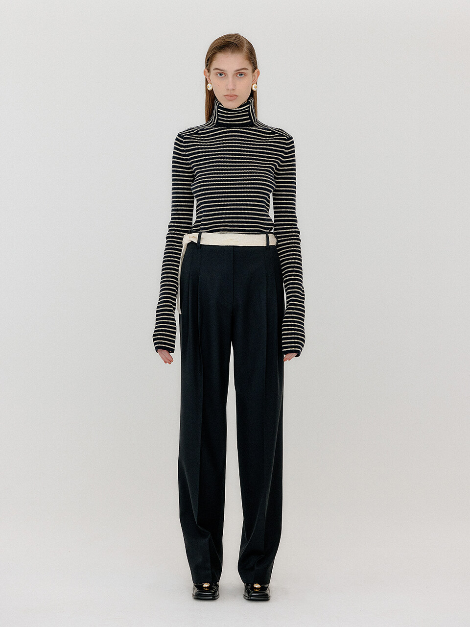 EENK VETTE Scarf-belted Two-tuck Pants_Black