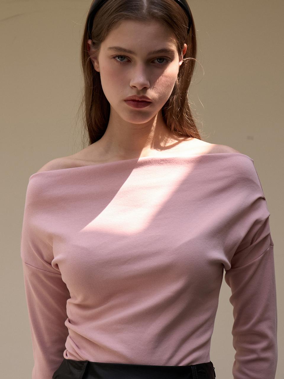 EIGHT DAYS A WEEK Off-shoulder long-sleeved shirt pink AD327