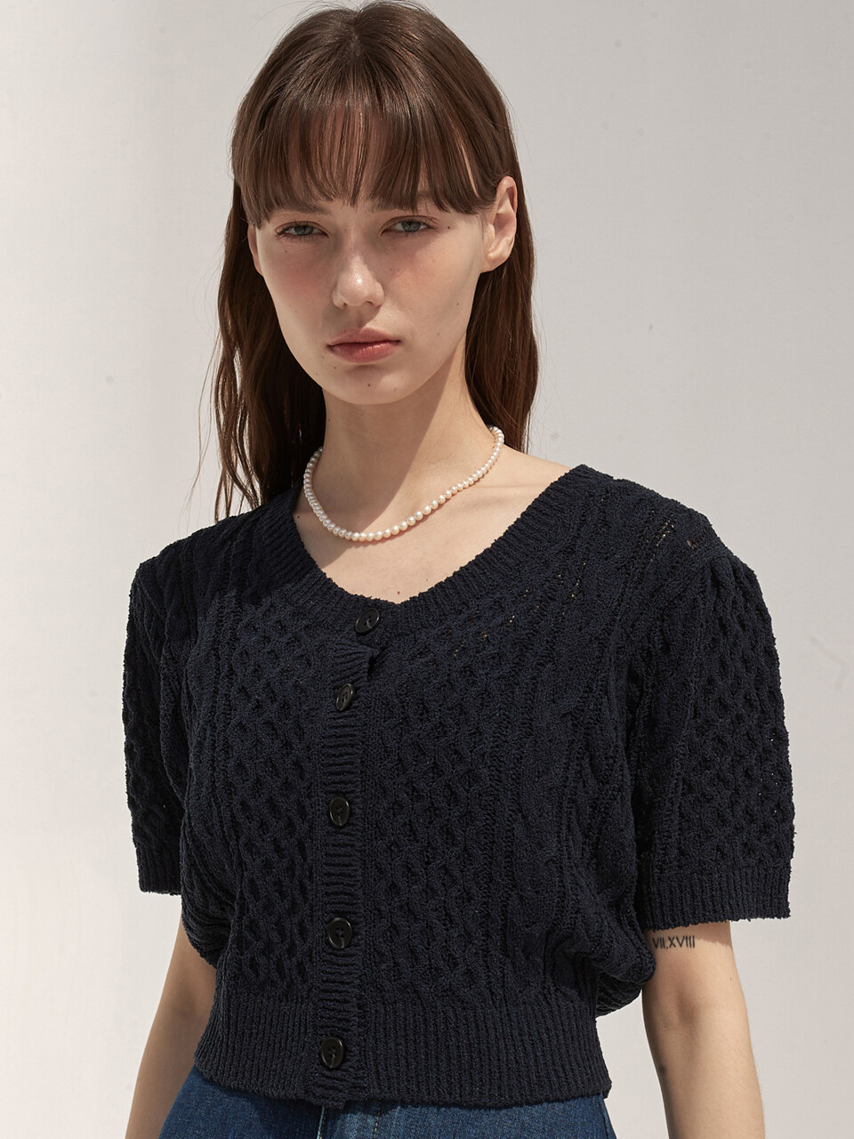 EIGHT DAYS A WEEK Puff U-Neck Cardigan_Navy