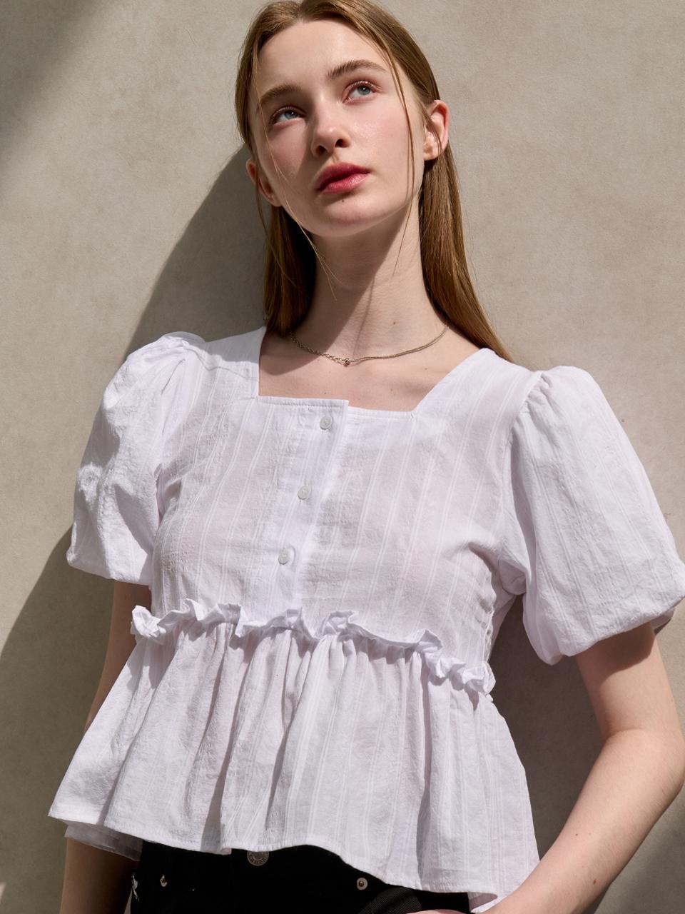 EIGHT DAYS A WEEK Short Sleeve Frilled Blouse