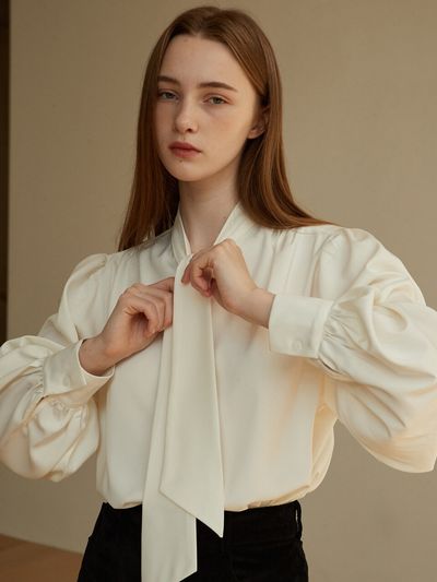 EIGHT DAYS A WEEK Tie Blouse