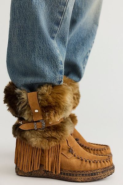 El Vaquero Fireside Faux Fur Mocc Boots