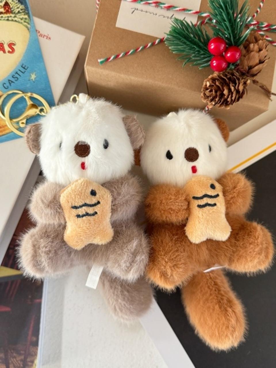 Elegant table Fish-shaped Plush Otter Inside Keyring Charm