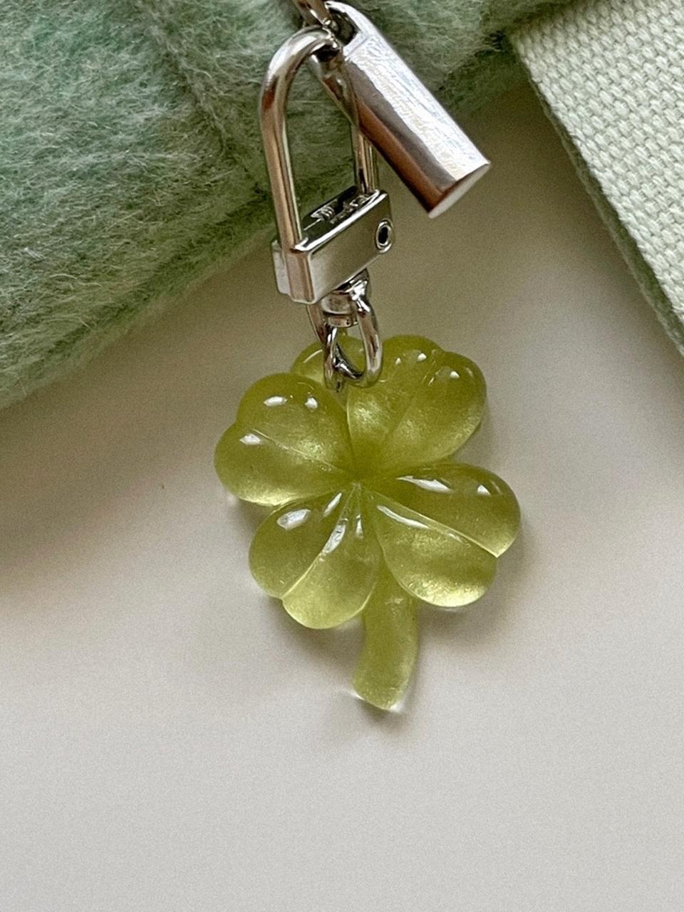 Elegant table Four-leaf clover key ring
