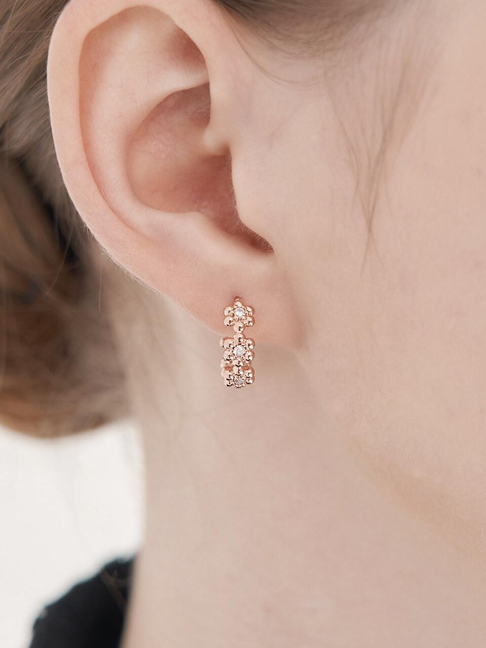 ELLE Jewelry 14K Gold Flower Point Huggie Hoop Earrings (ELGPEE555)