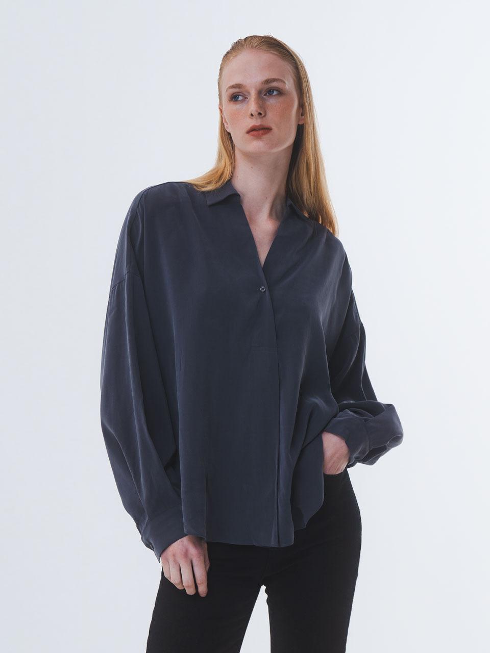 Emin & Paul Buttonless Curved Hem Blouse [Charcoal]
