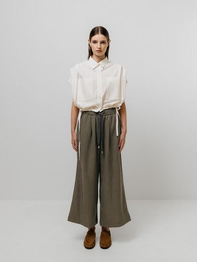 Emin & Paul SHOULDER PLEATED CROP SHIRT [WHITE]