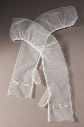 Enaura I'm Yours Embroidered Tulle Gloves