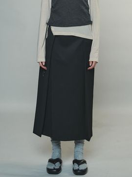 Enor Classic Pleated Midi Skirt_Black